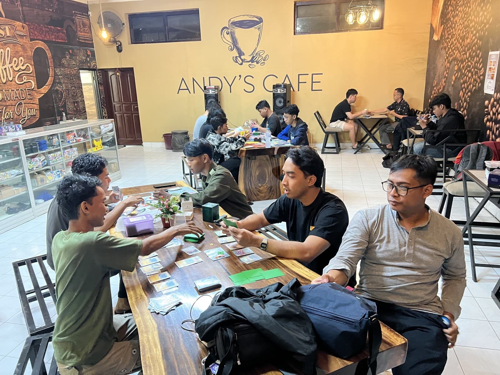 Suasana Gym Battle mingguan MABAR LGS Blitar di Andy's Cafe — foto 2